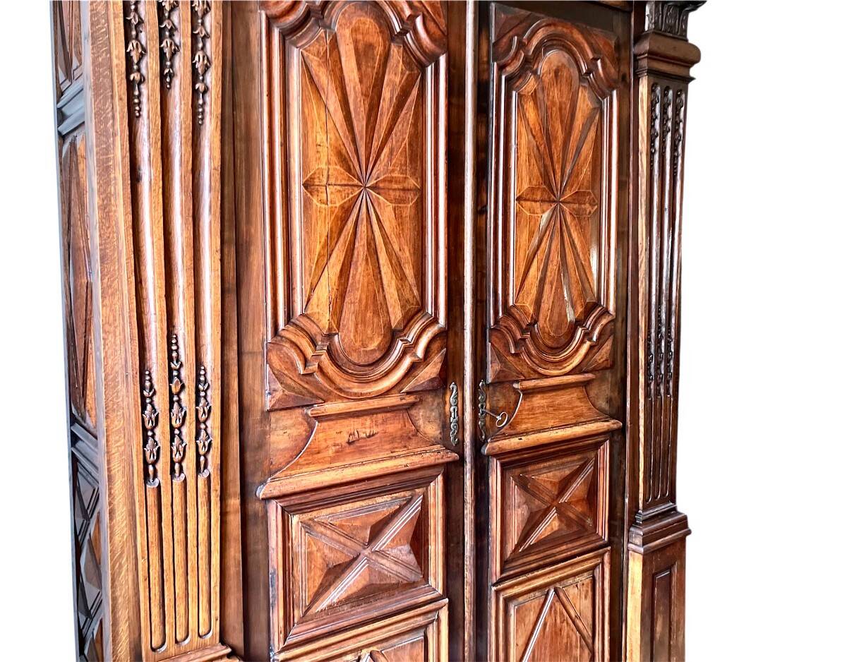Entrance wardrobe in oak and walnut