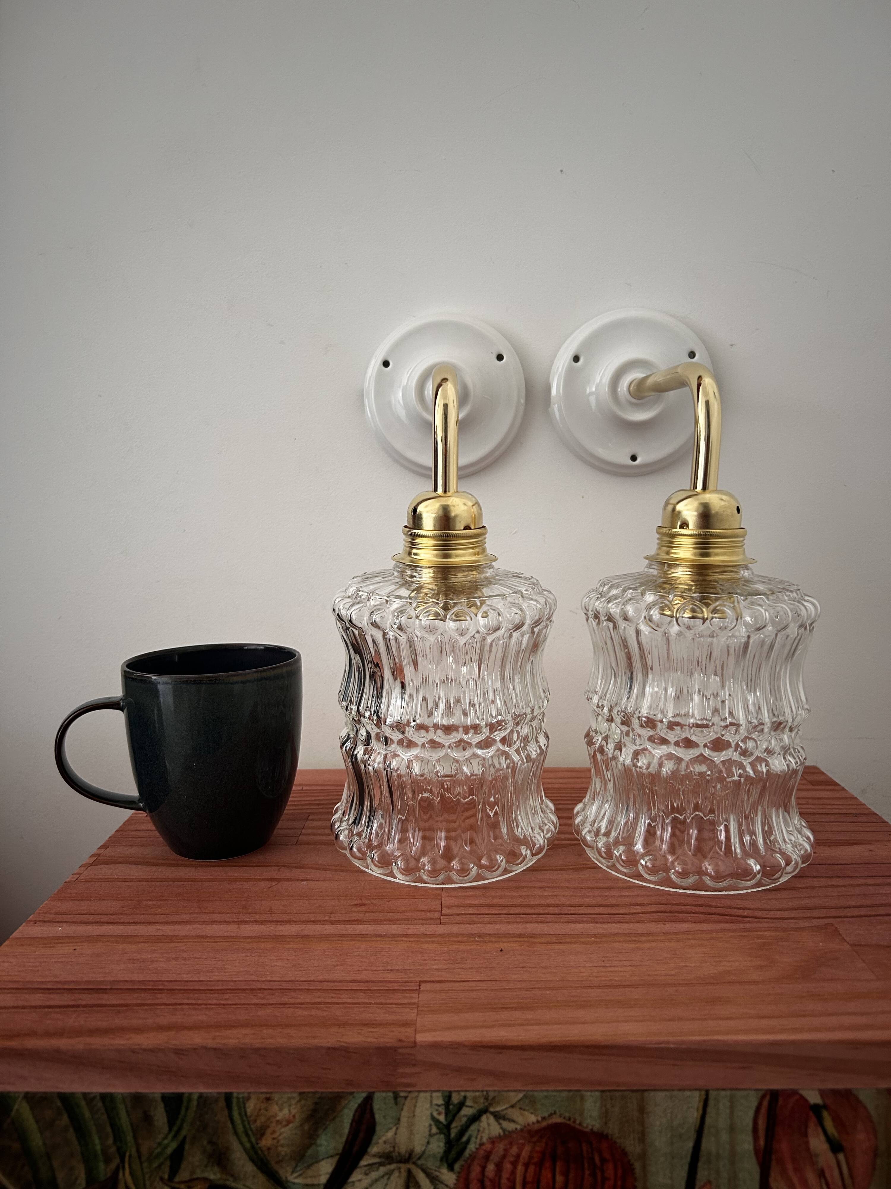 Paire d’appliques murales vintage en verre ciselé