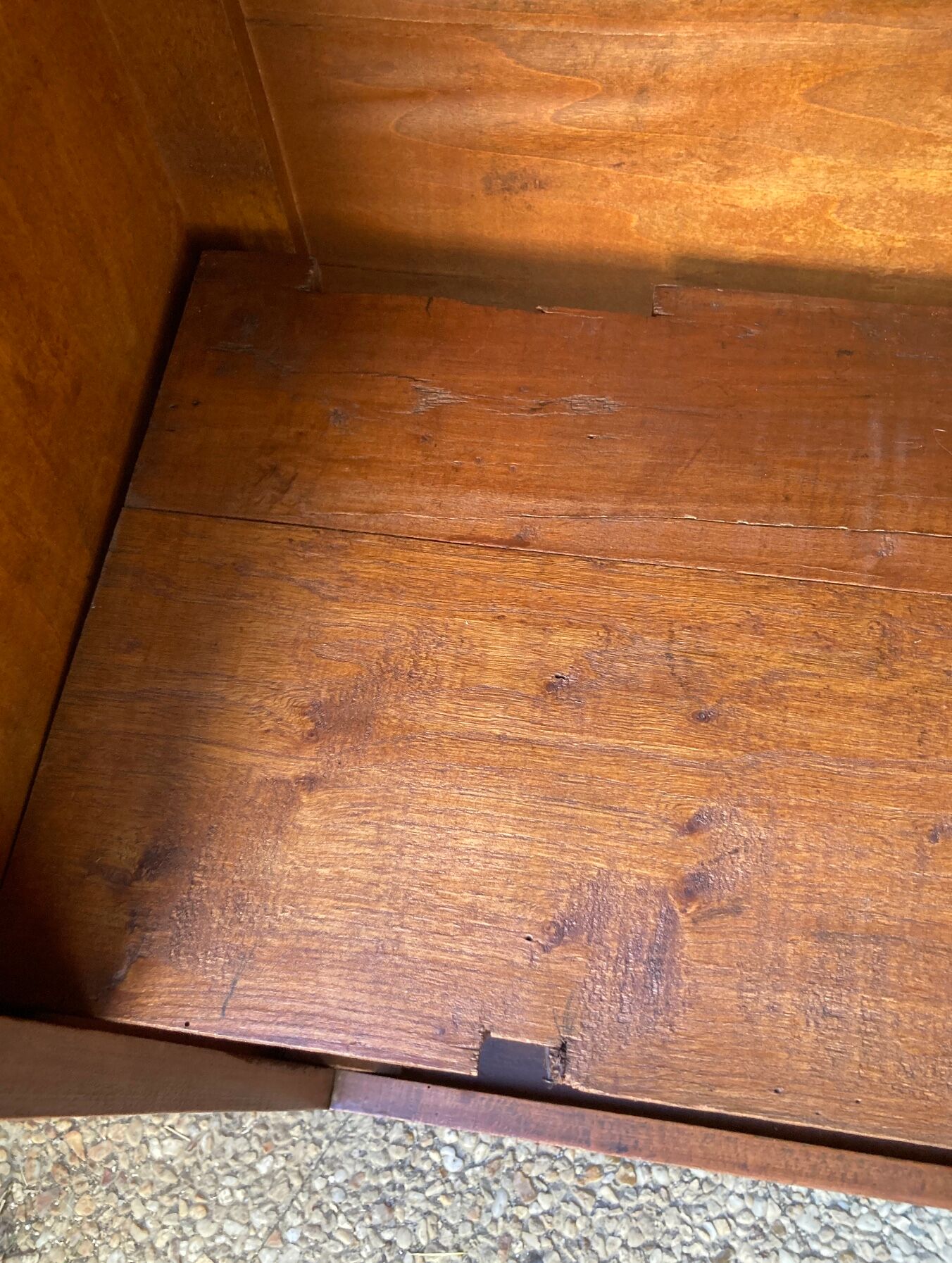 Old Parisian bonnetière