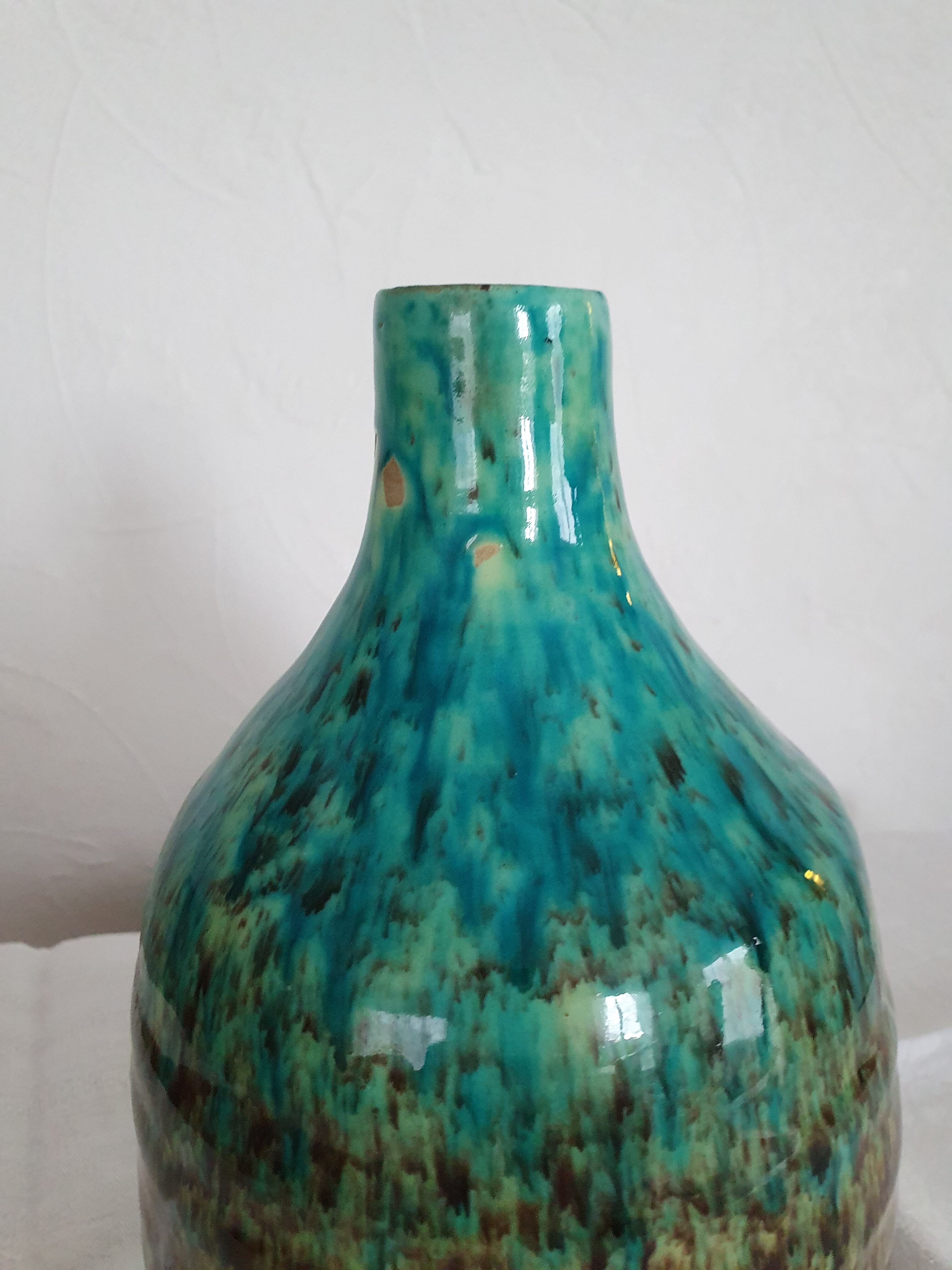 "Accolay" sandstone vase