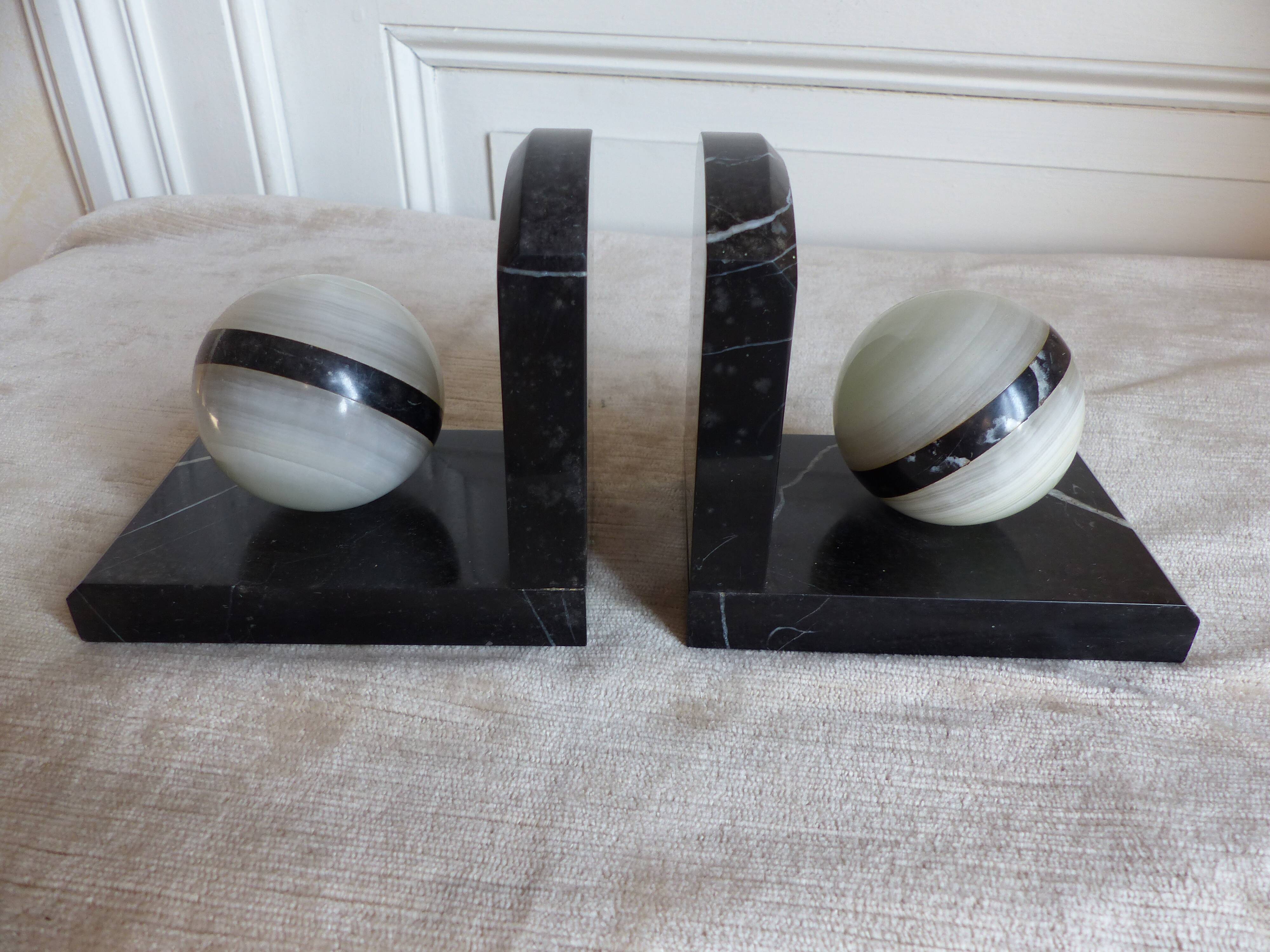 Pair of art-deco bookends in black marble with white veins