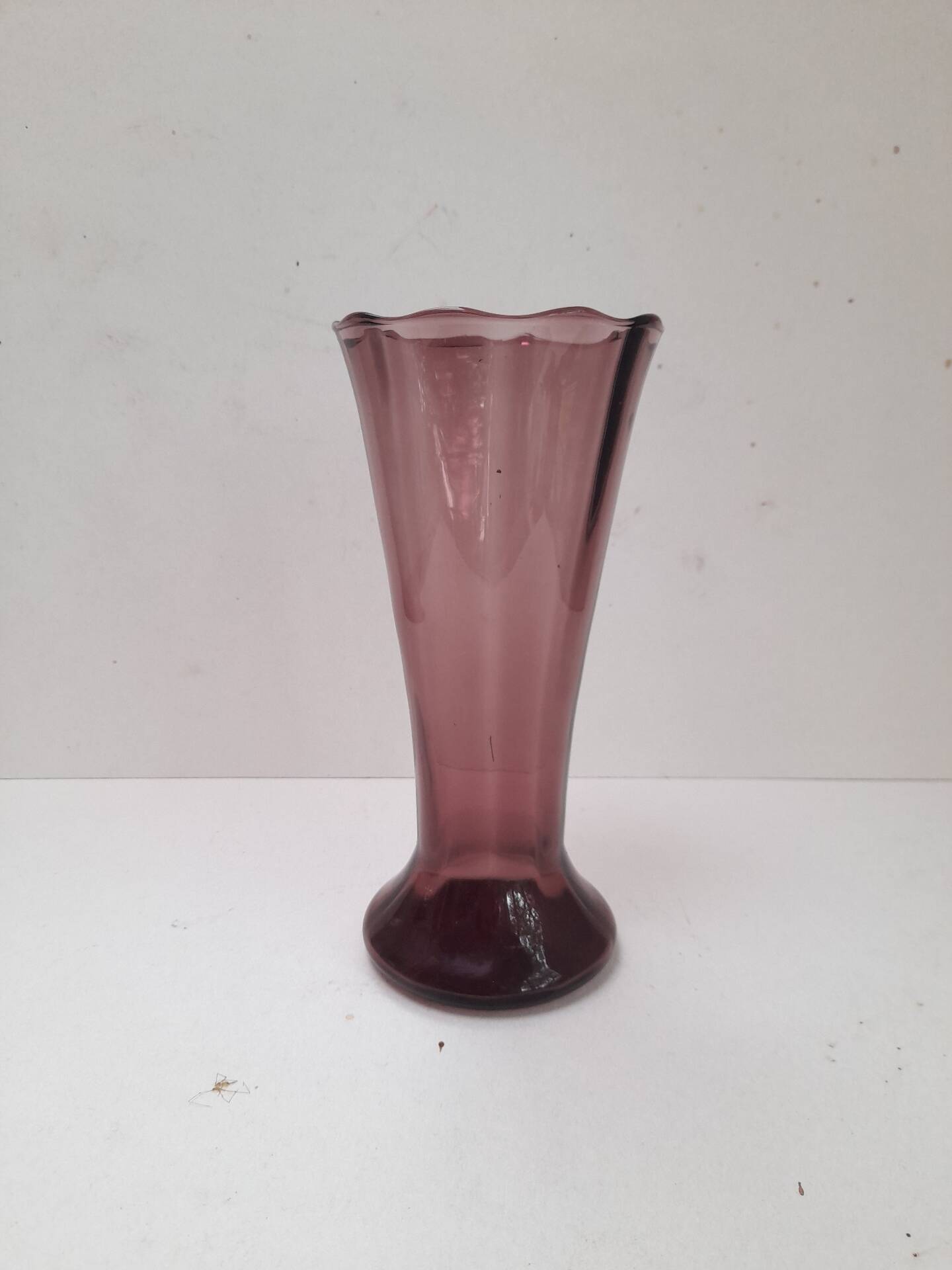 Art Deco vase in aubergine glass Doyen