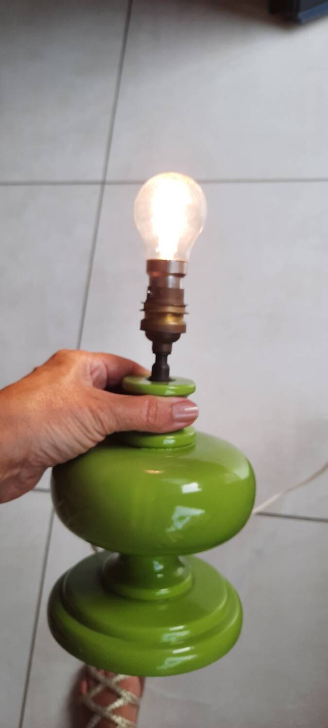 Vintage apple green table lamp