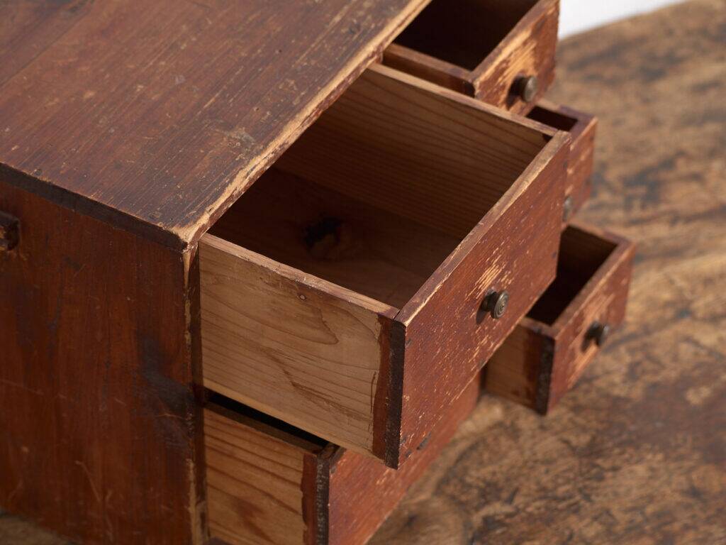 Small Japanese chest of drawers in cedar (ko-dansu), Taishō–Shōwa period, circa 1920–1945.