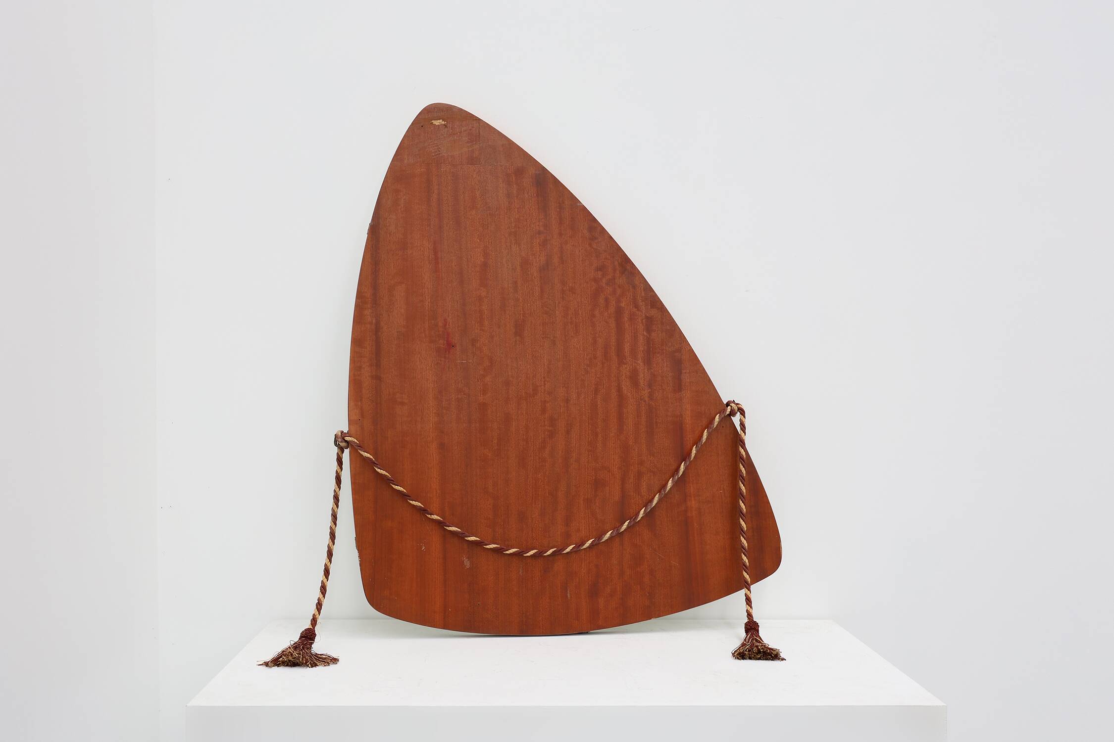 Miroir triangulaire organique vintage avec dos en bois, Belgique années 1960