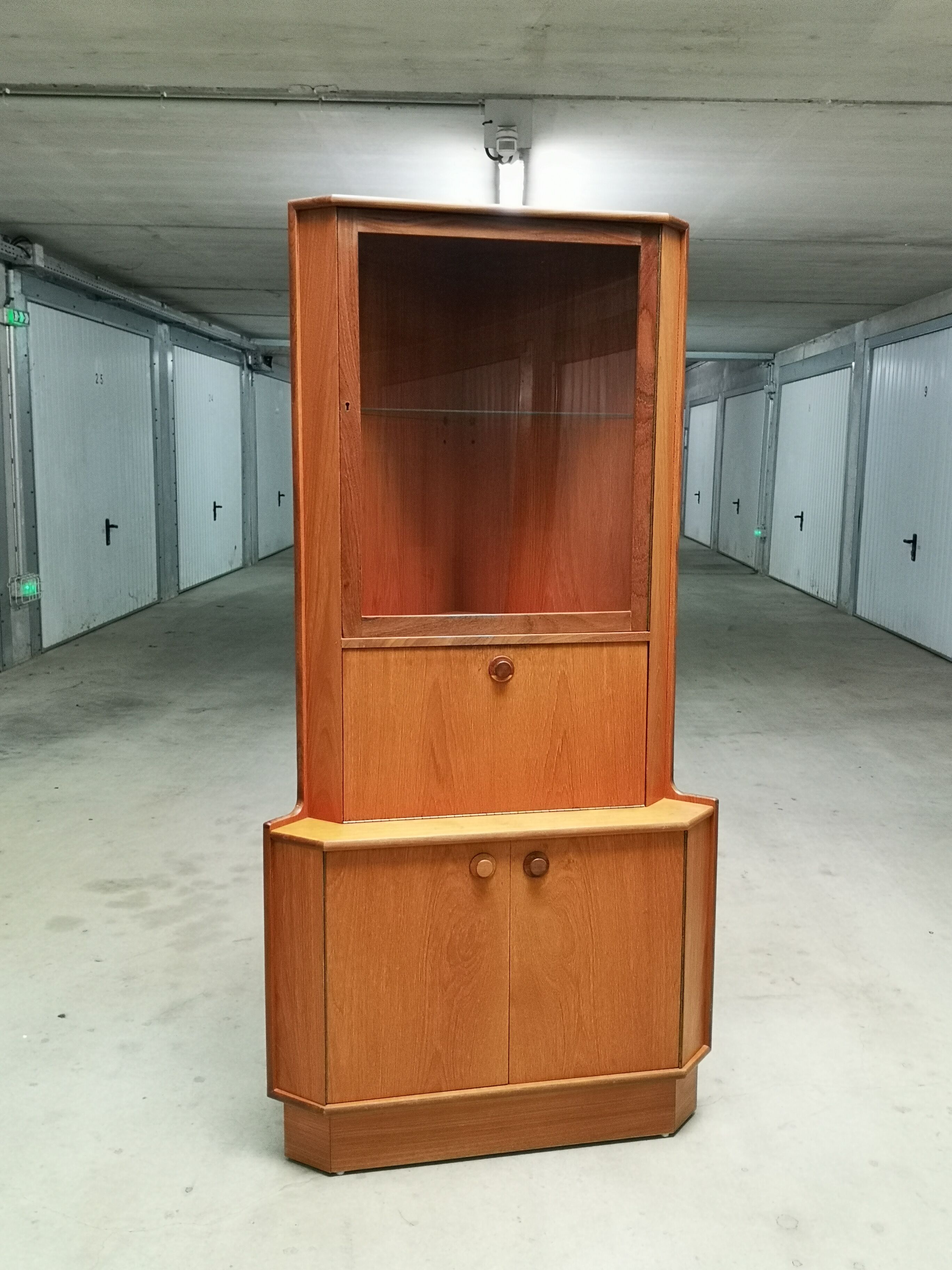 Turnidge of London 1960/70 corner furniture