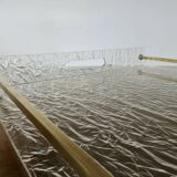 Très grand plateau "Roche Bobois" en plexiglas et laiton massif, années 70