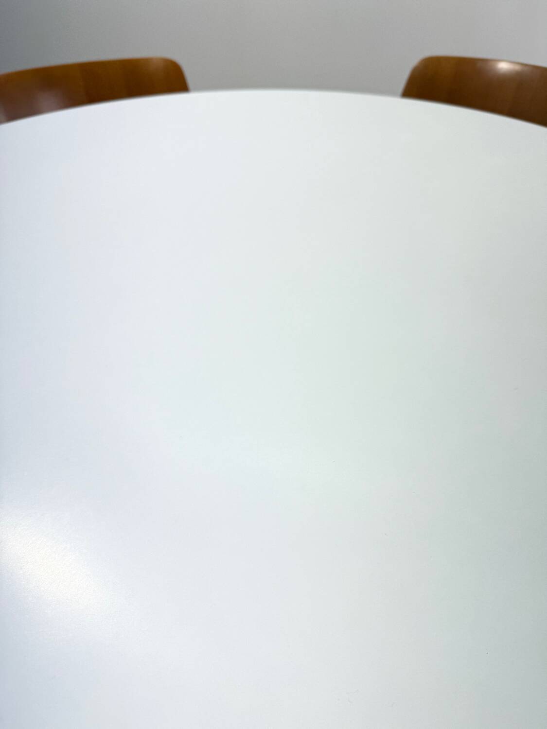 White round tulip-legged table attributed to Arkana