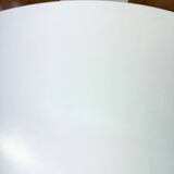 Table ronde blanche pied tulipe attribuée à Arkana