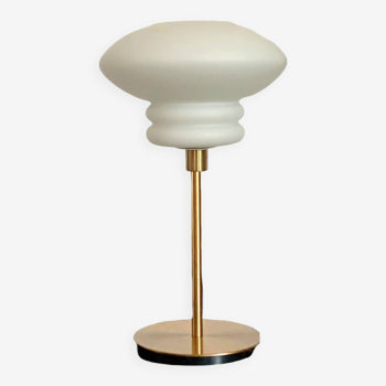 Lampe de table à poser réalisée avec un globe ancien blanc en opaline mat