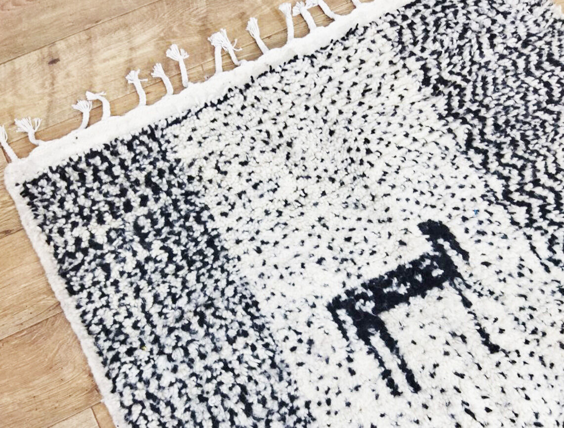 Handmade moroccan berber carpet 164 x 112 cm