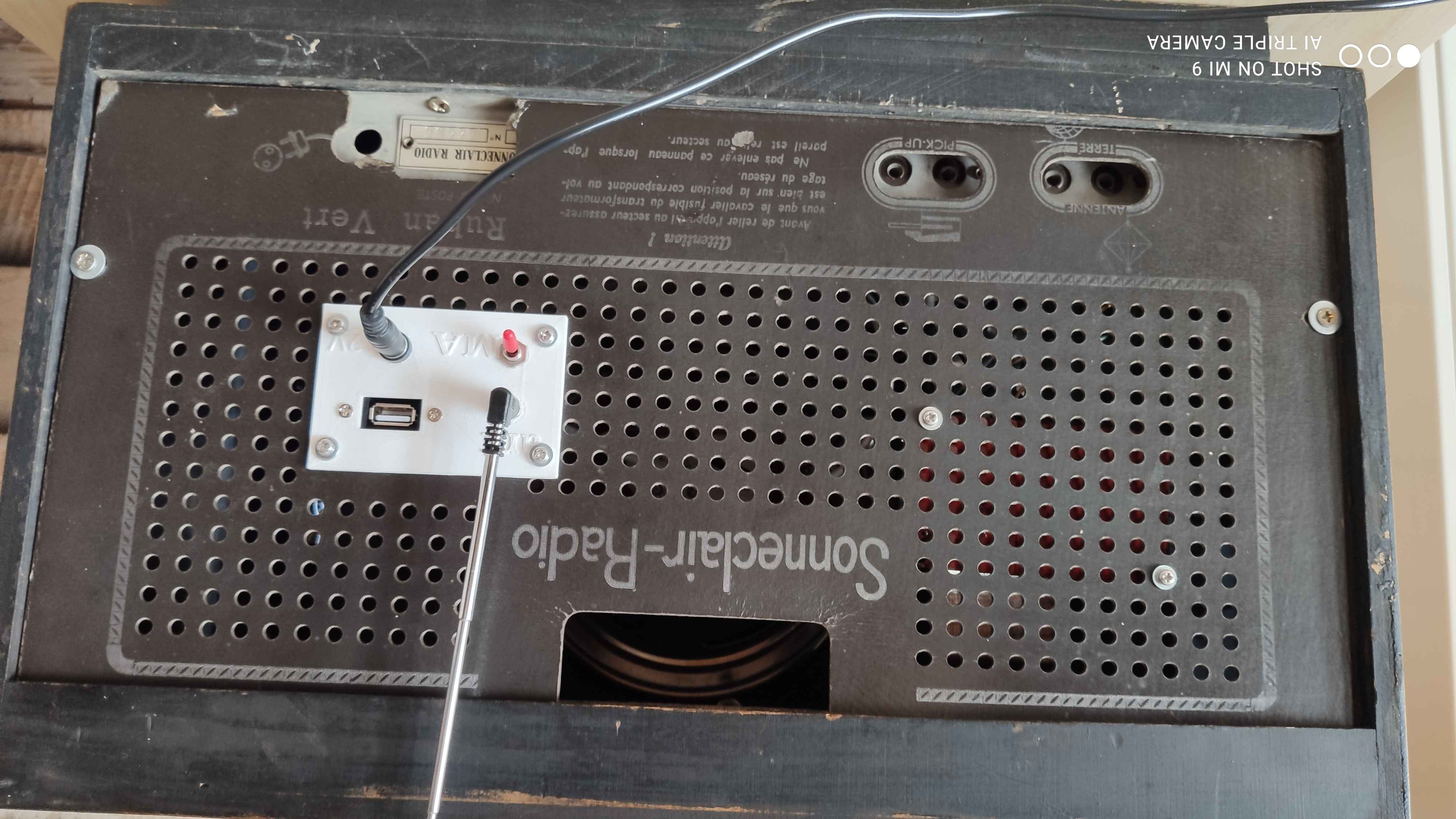 Sonneclair radio – green ribbon model (1952) – Bluetooth compatible