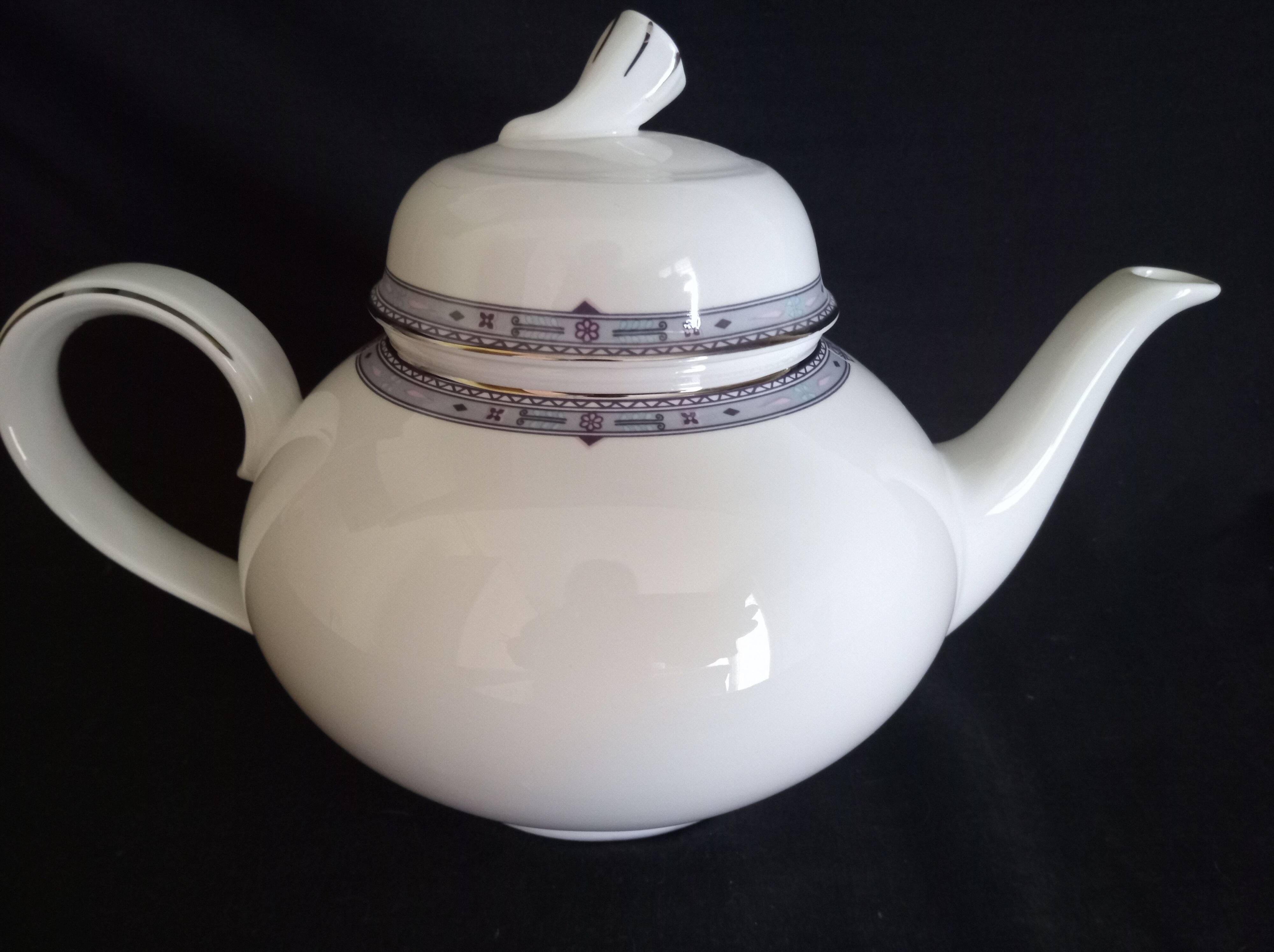 Coffee/tea service for 12 people in fine English porcelain, MAYA pattern