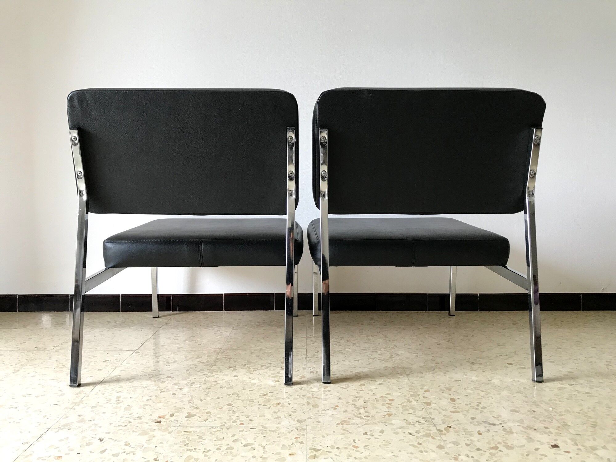 2 vintage chrome and skaï 70s chairs
