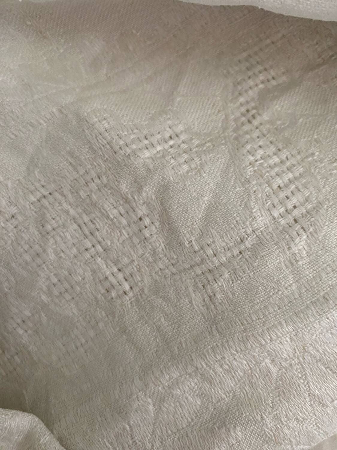 Floral damask cotton tablecloth with central monogram AC.