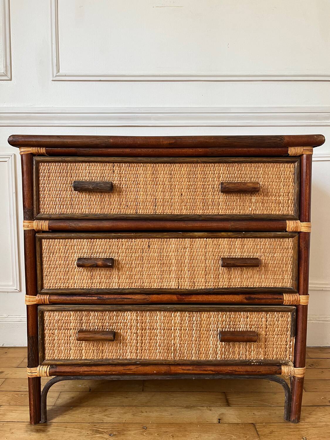 Commode en rotin vintage