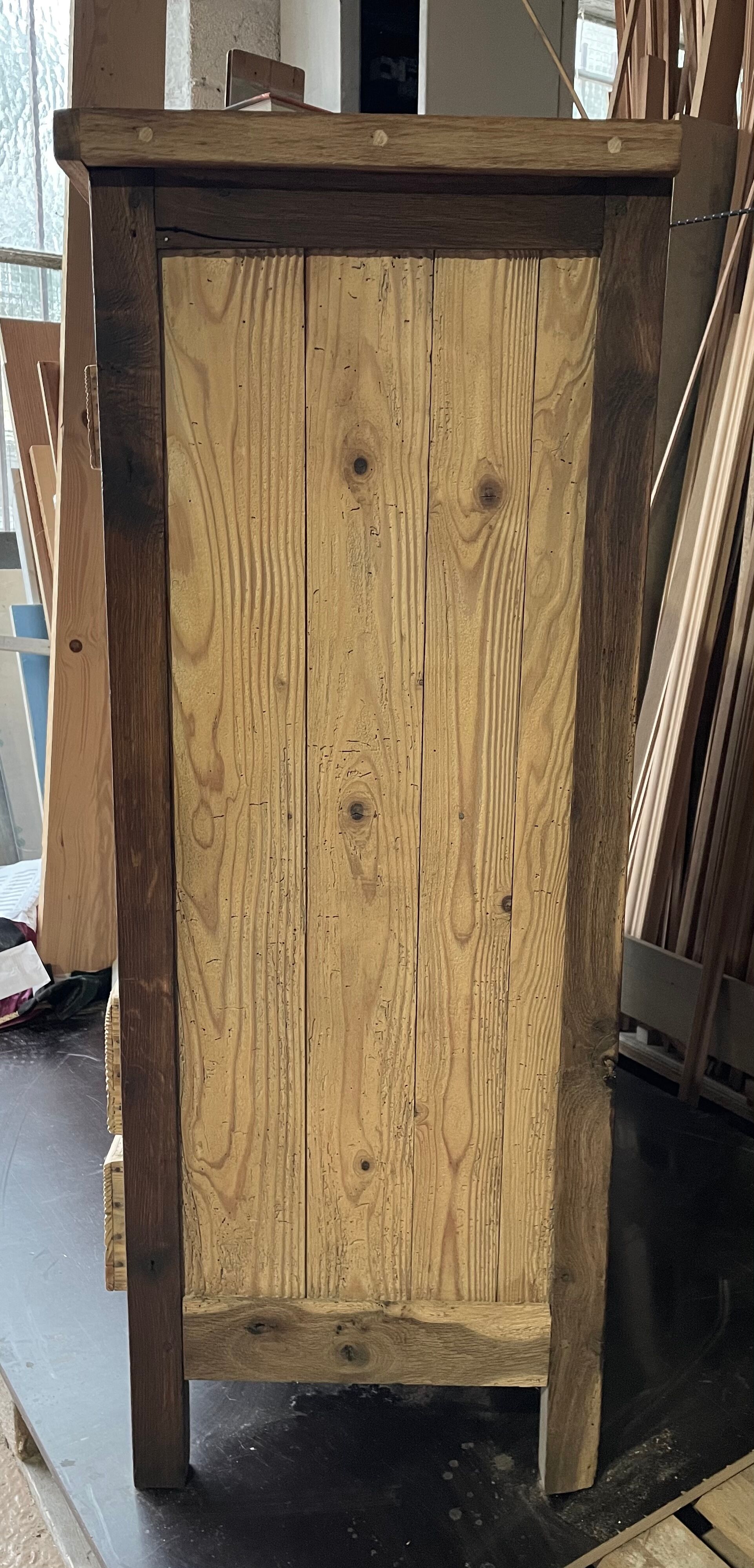Trade cabinet with drawers