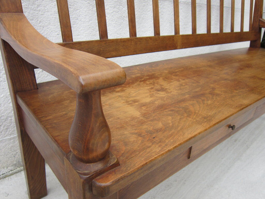 Settle in solid beech