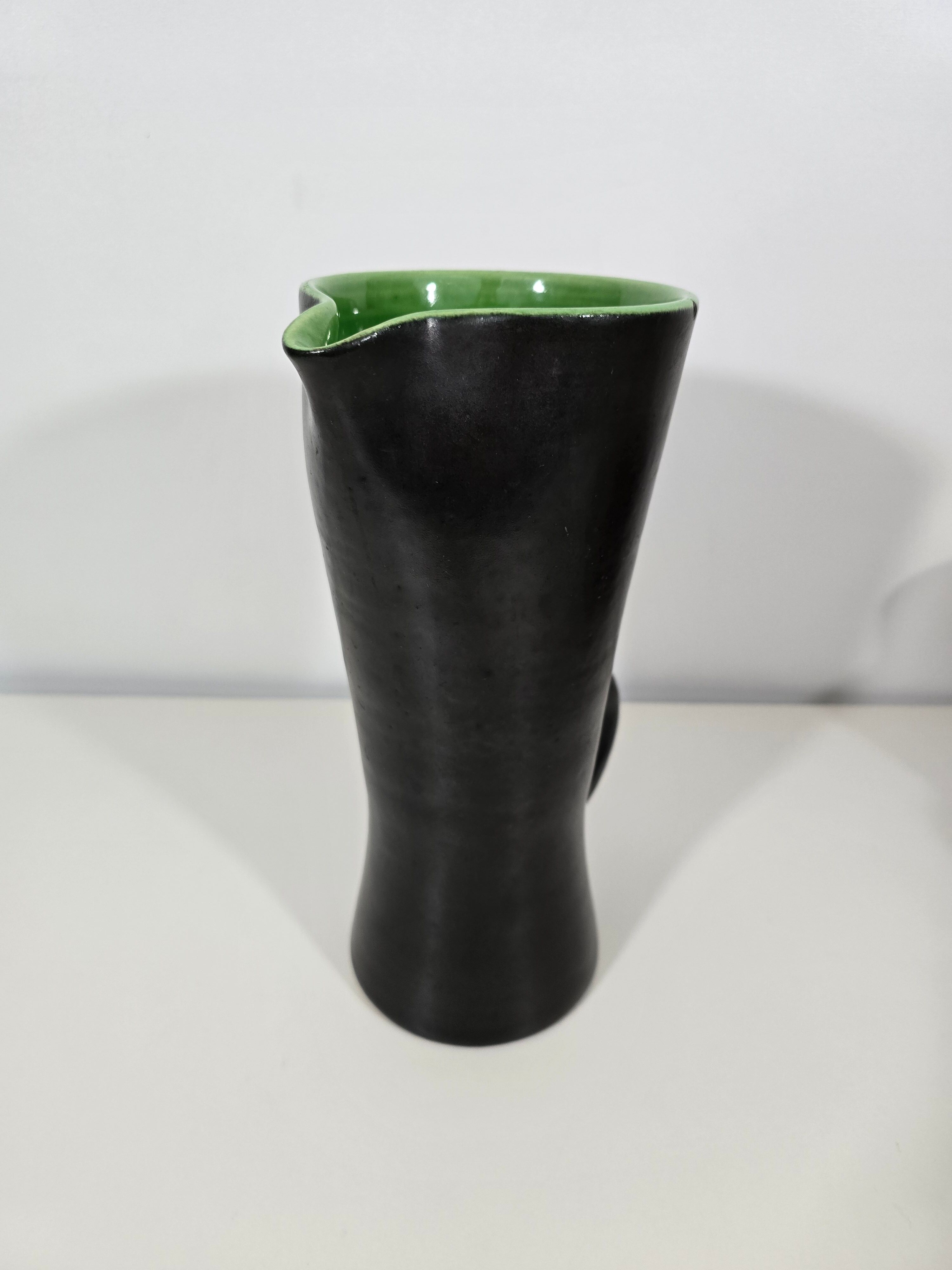 Pitcher and 6 cups model 860 by Pol Chambost in ceramic from around 1950.