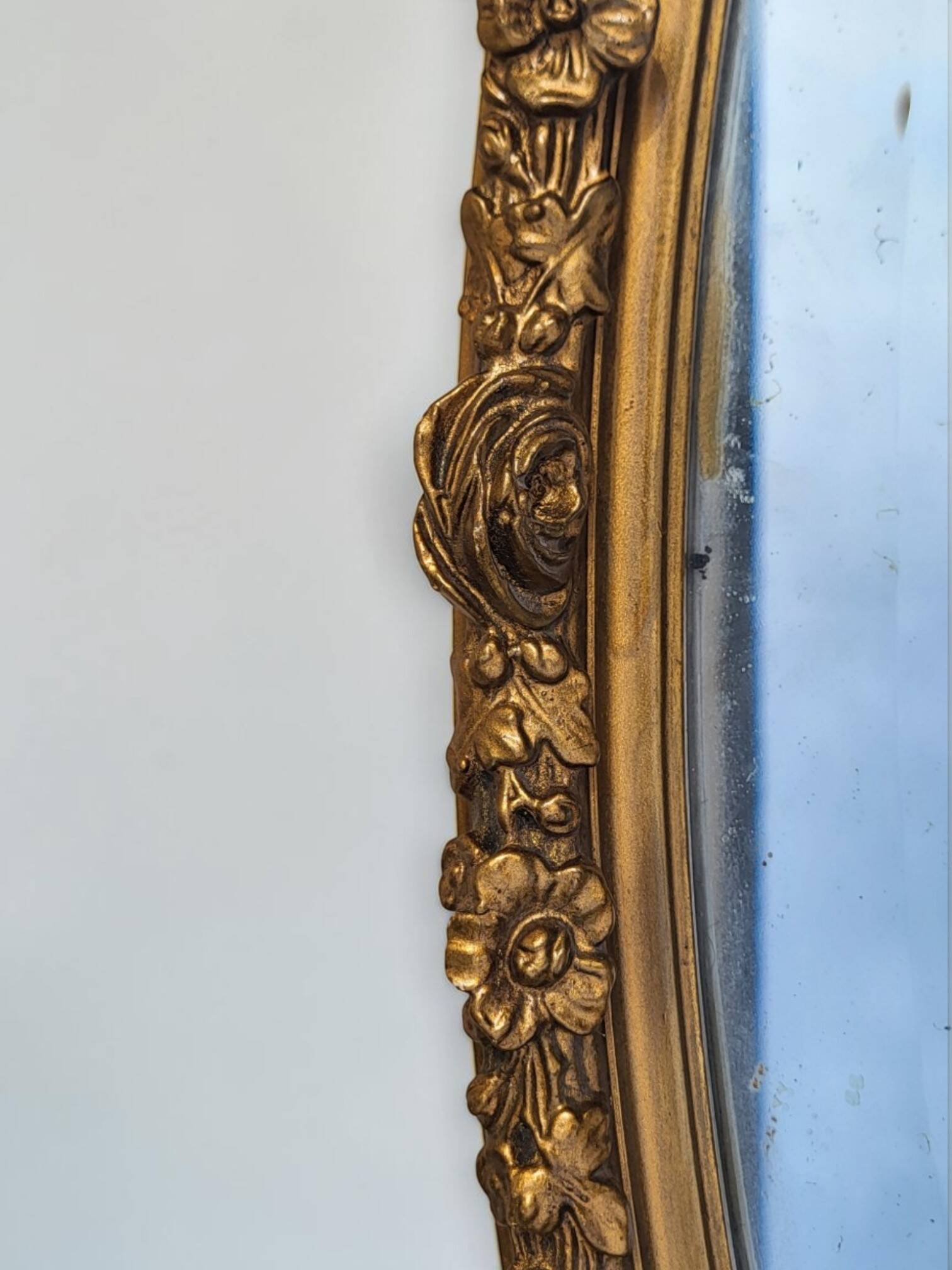 Miroir ovale en bois doré, style Louis XVI