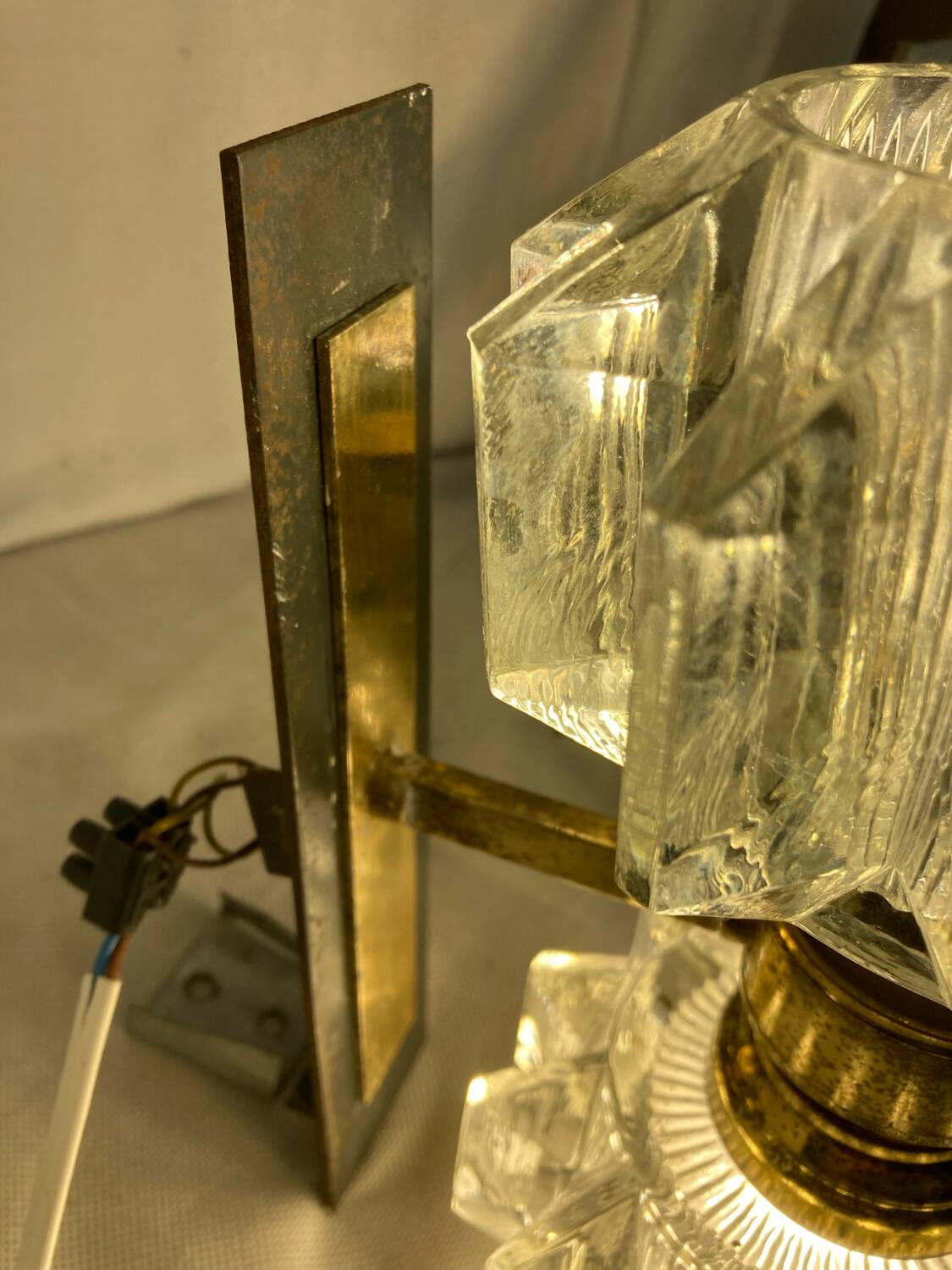 Pair of 1930s wall lights, Italian work, Murano glass and brass