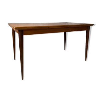 Scandinavian extension table