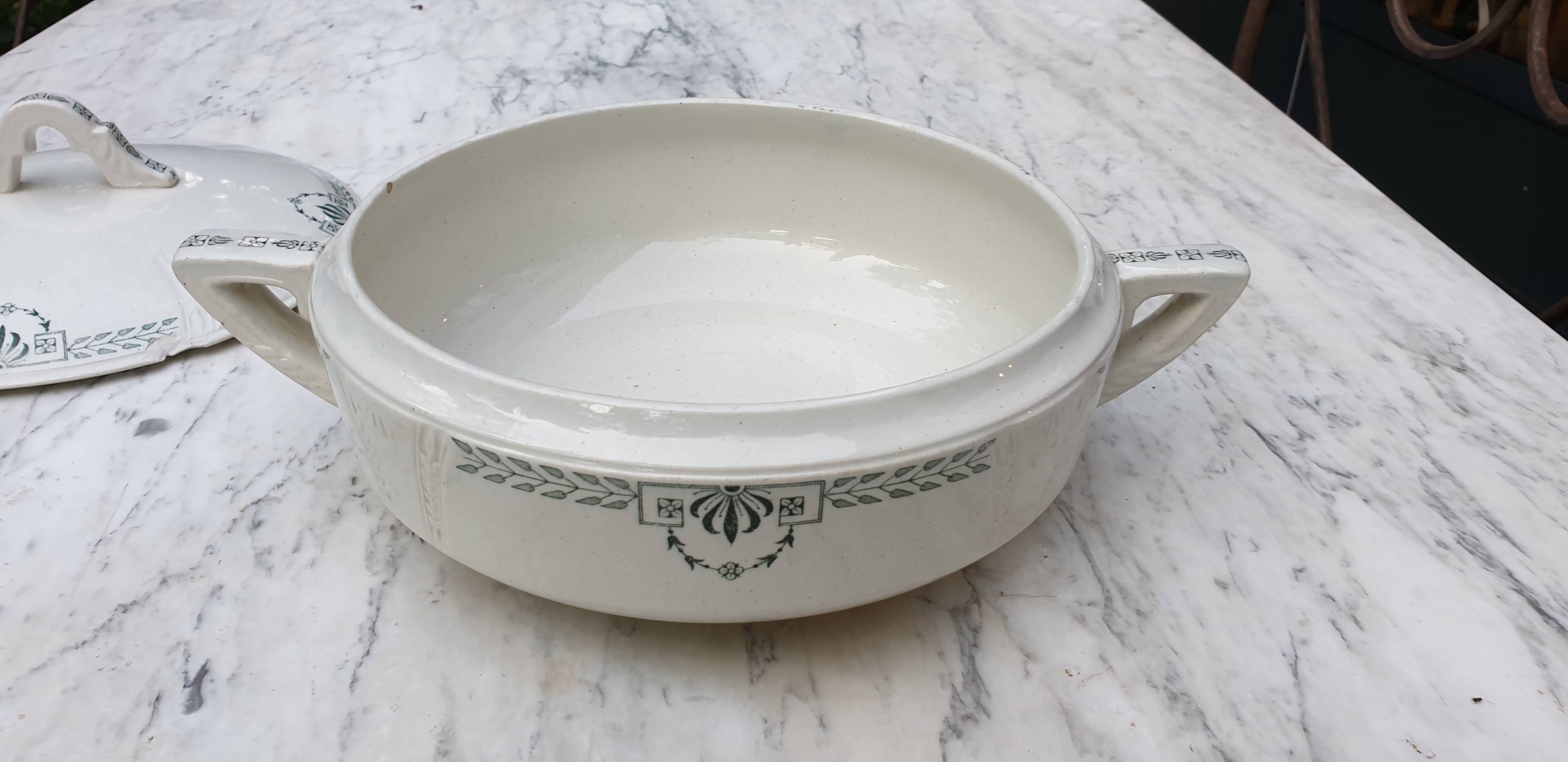 Terre de Fer Gien soup tureen, Clara model