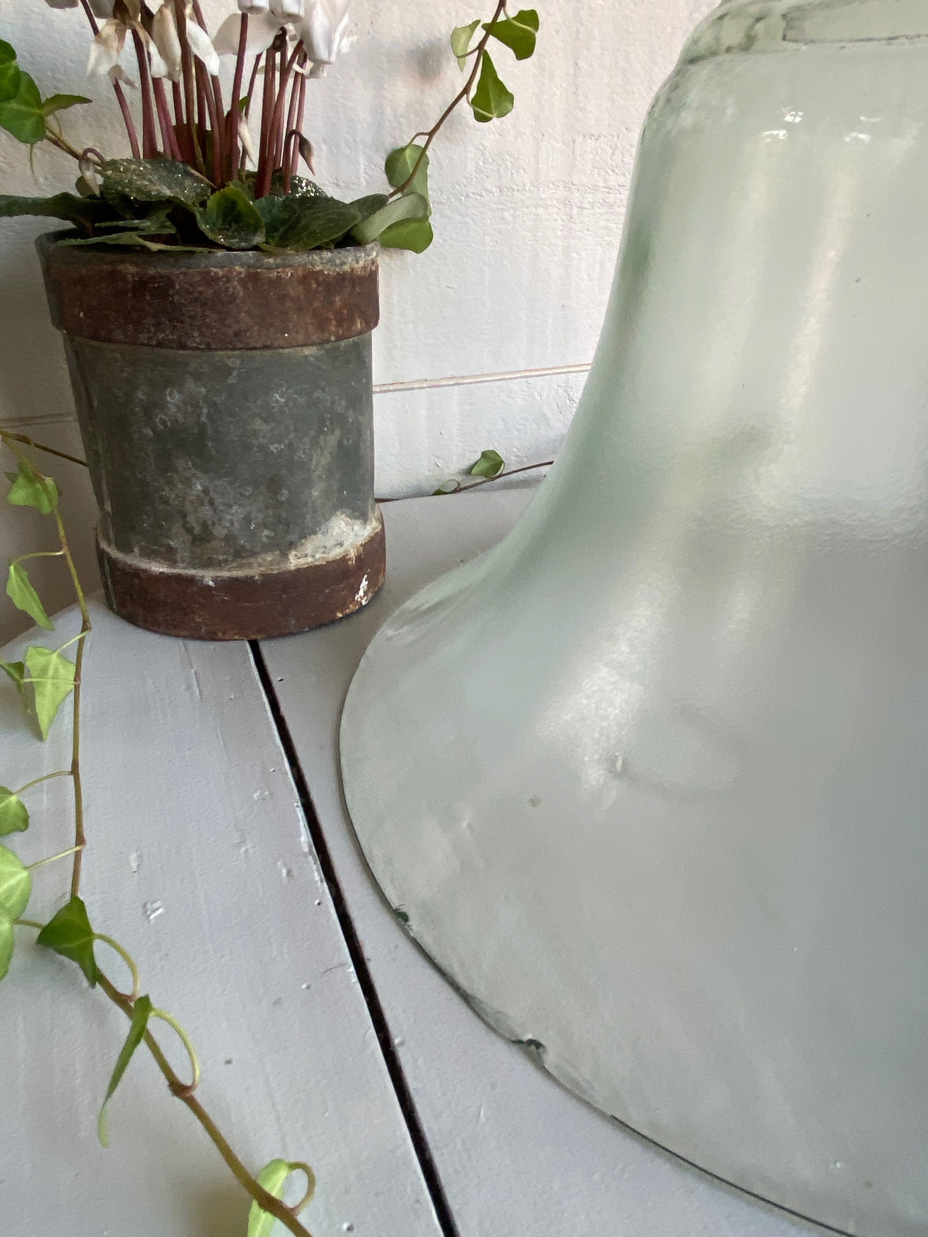 Market gardener's bell