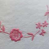 Drap coton brodé main fleurs roses