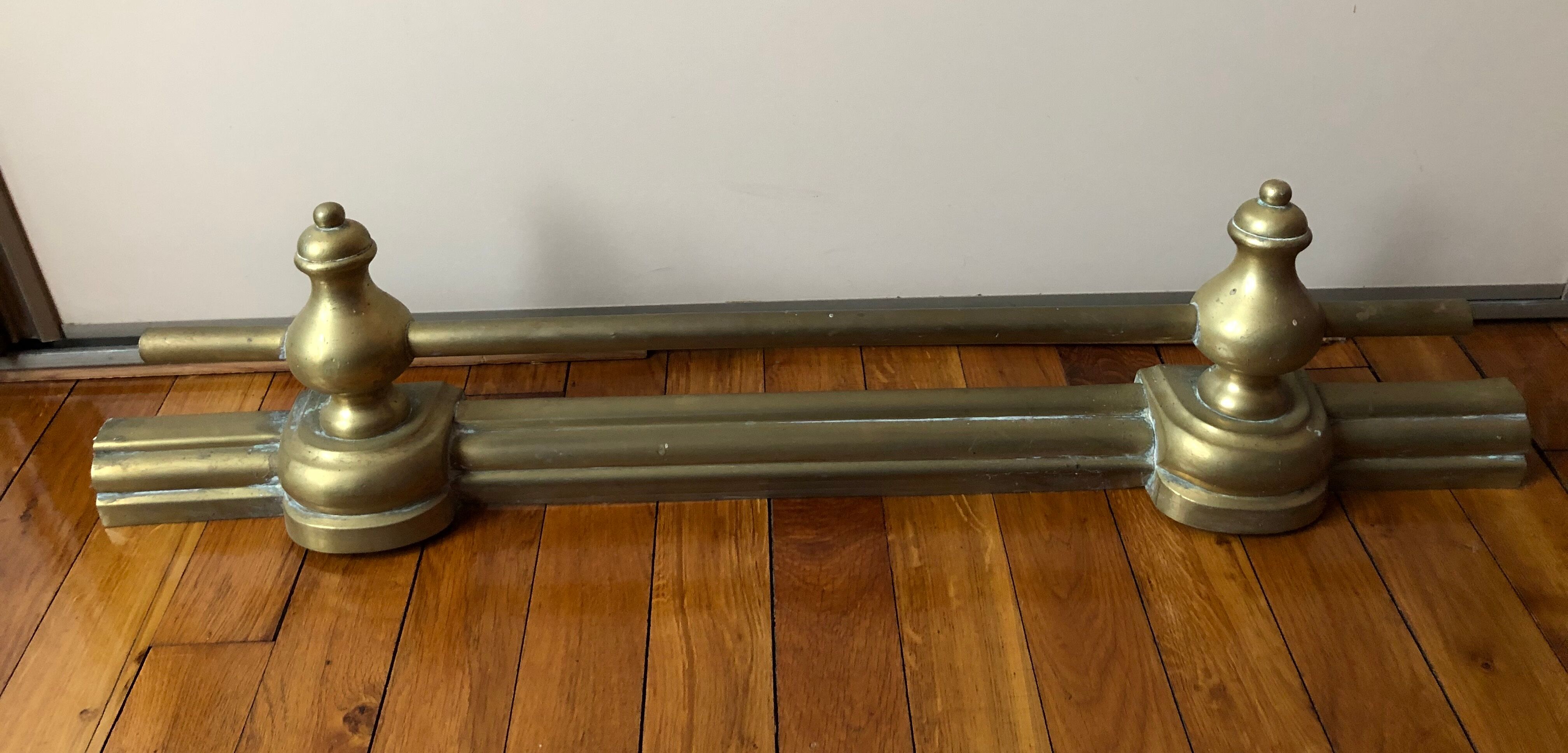 Fireplace bar for fireplace