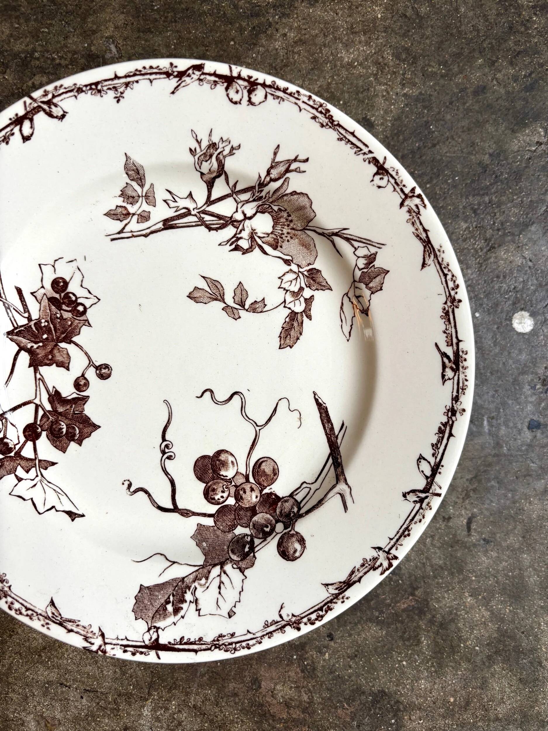 HB & Cie brown ironstone cake plate