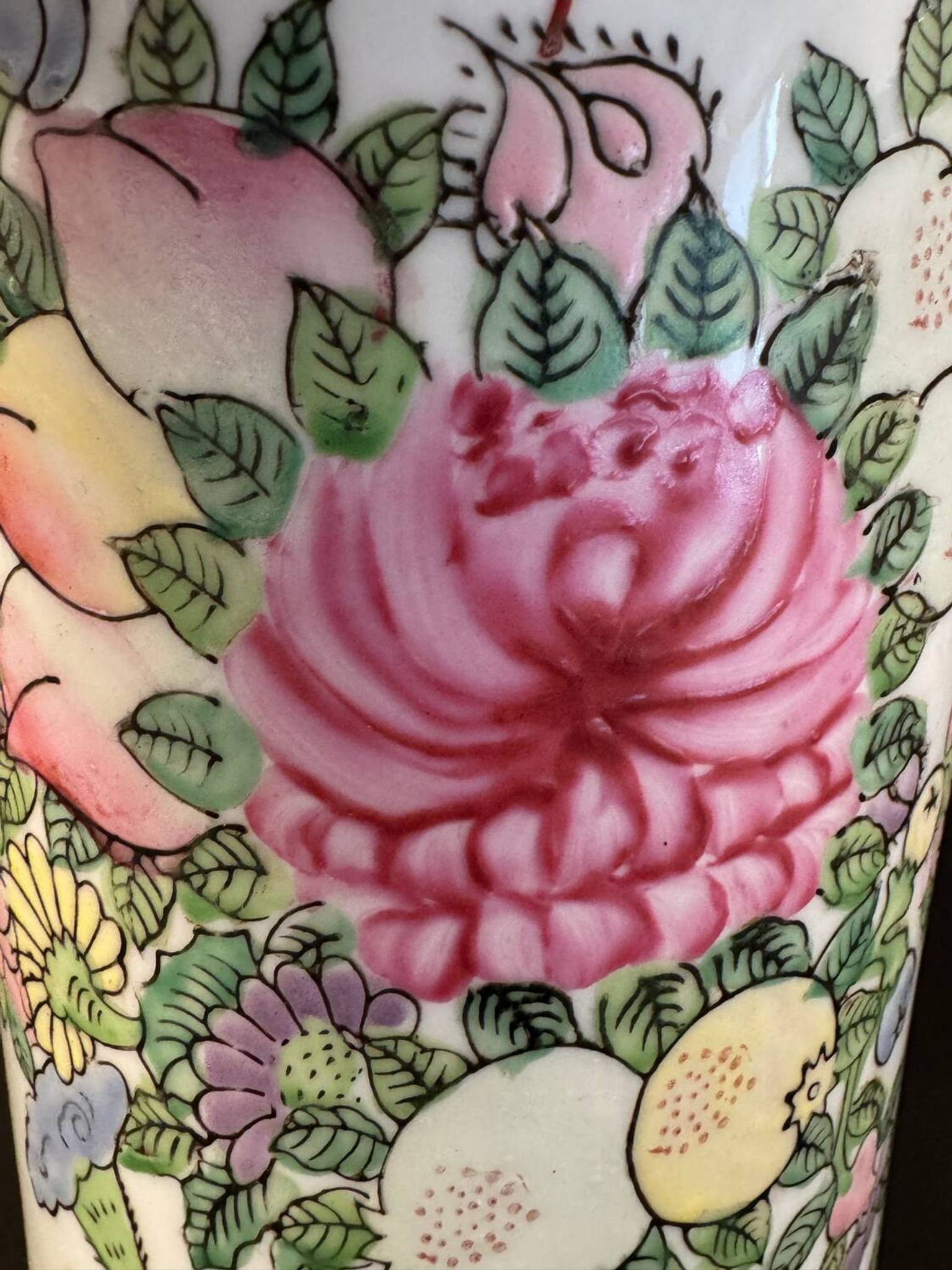 Vase en porcelaine émaillé XX siècle