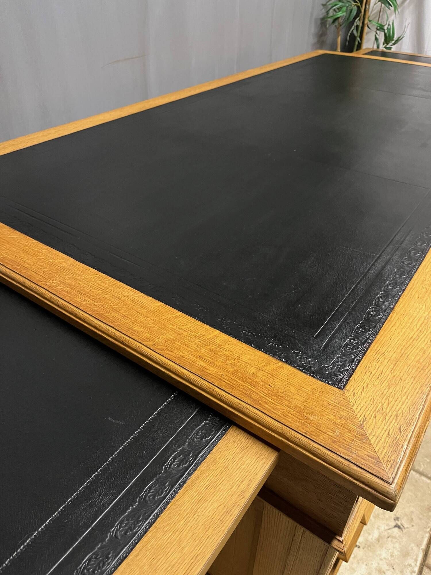 Large Desk "Banque De France" Oak and Leather Box Dish