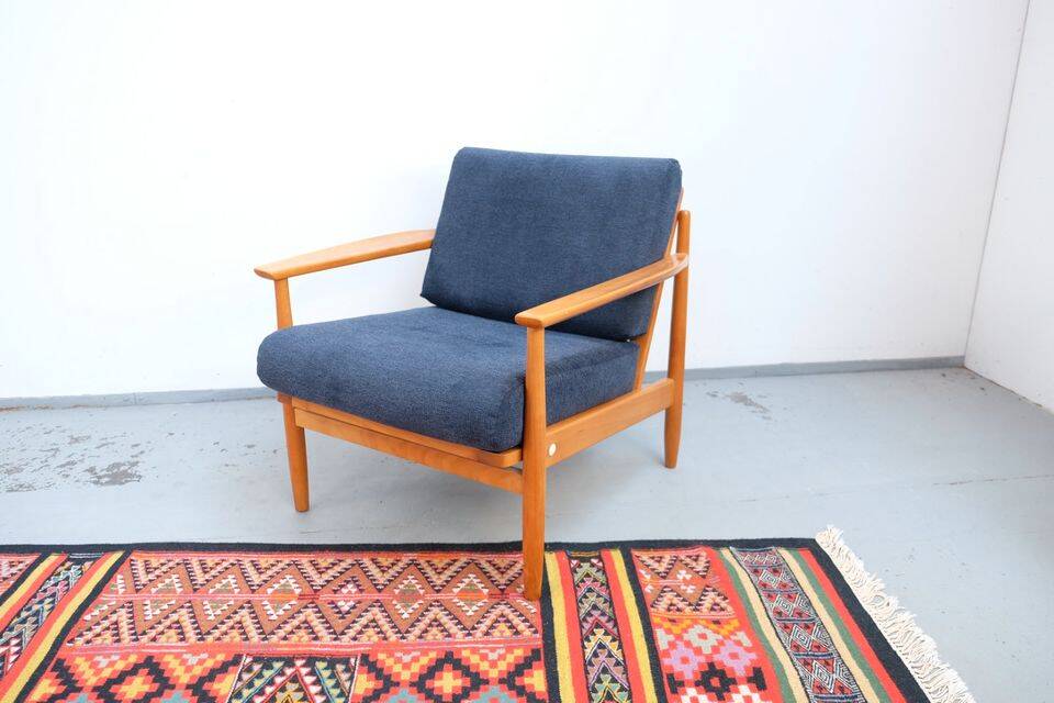 Vintage retro armchair from the 60s-70s in teak, Mid-Century style.