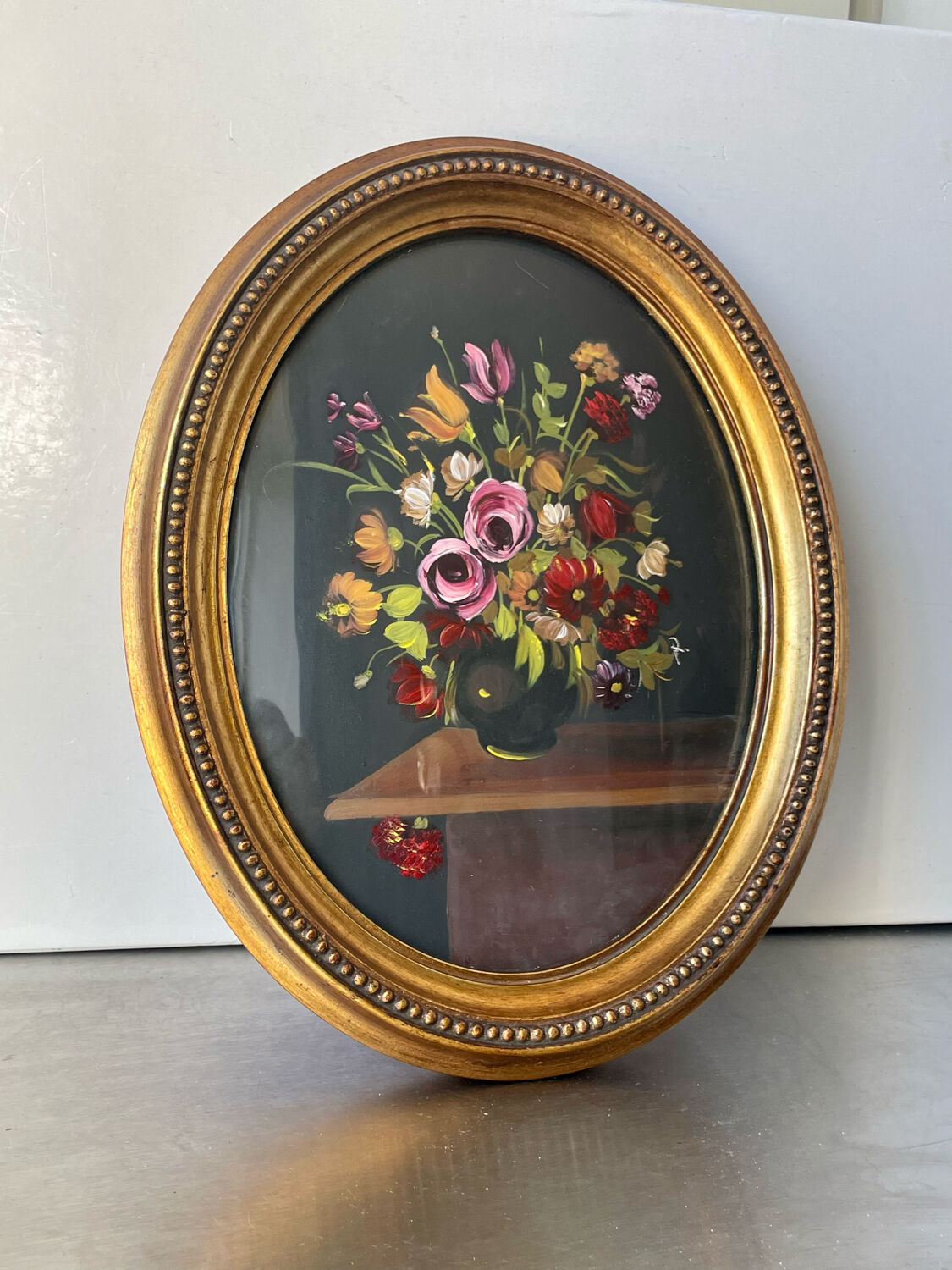 Painting of Flower arrangement in Oval Frame gilded wood measurements 29 cm x 23 cm CONVEX glass