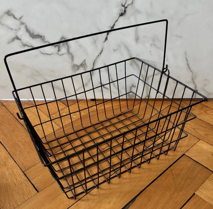 Metal basket with rectangular handle
