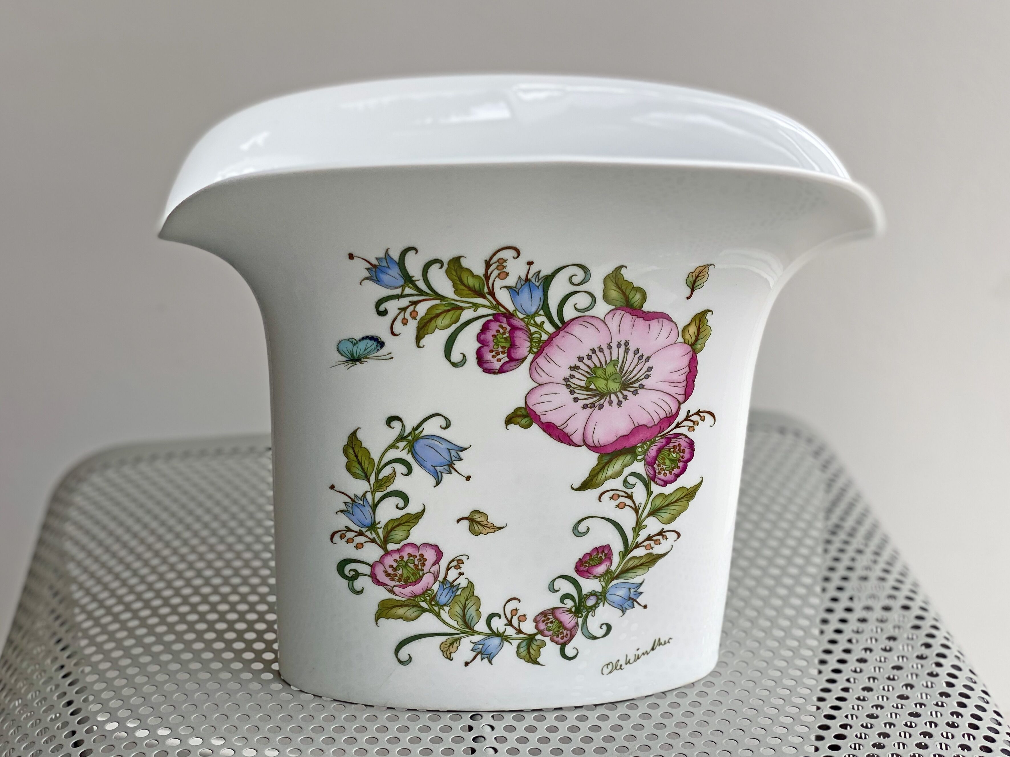 Ole Winkler for Hutschenreuter vase with flowers