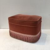 Velvet pouf in old pink color with fringes