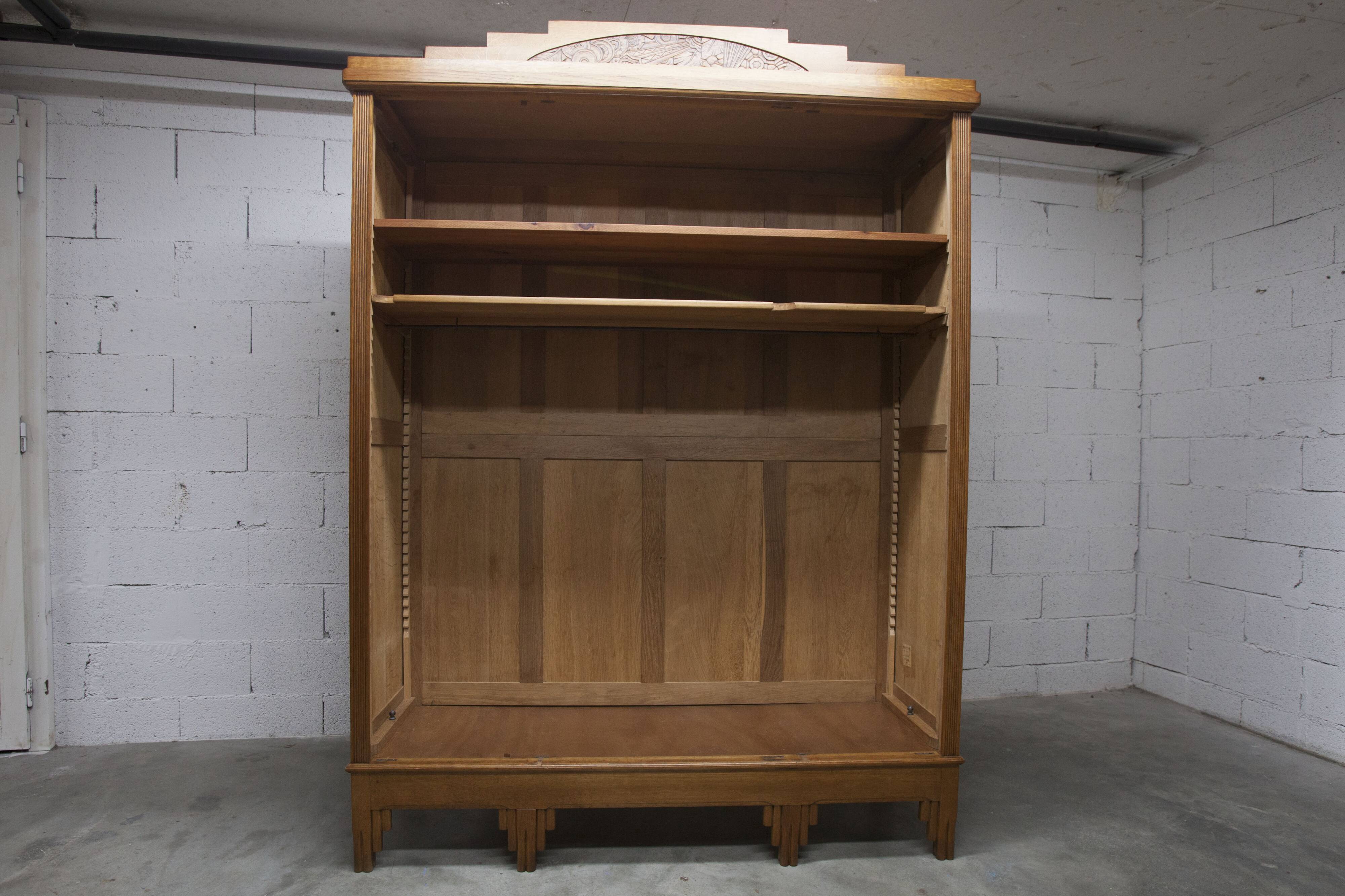 Art Deco oak sculpted wardrobe - Flemish workshop circa 1930