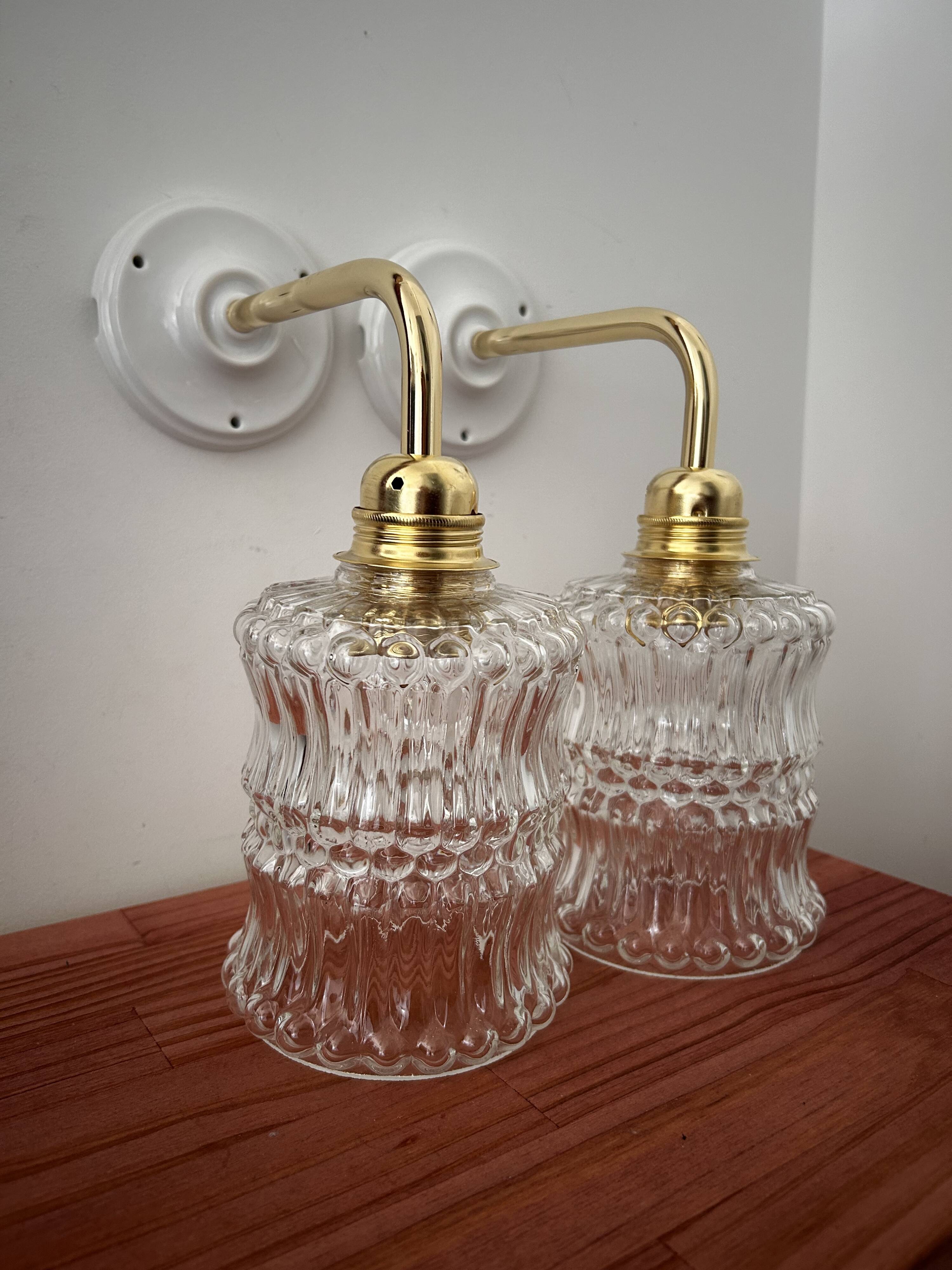Paire d’appliques murales vintage en verre ciselé