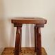 Tabouret brutaliste en bois
