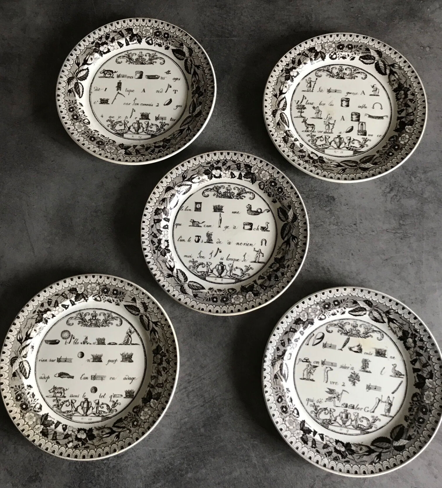 Lot of 5 plates in earthenware of choisy-le-roi, p&h, decoration of rébus, xixth