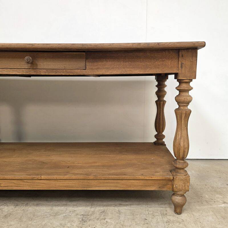 Large 19th-century oak draper's table with 6 legs.