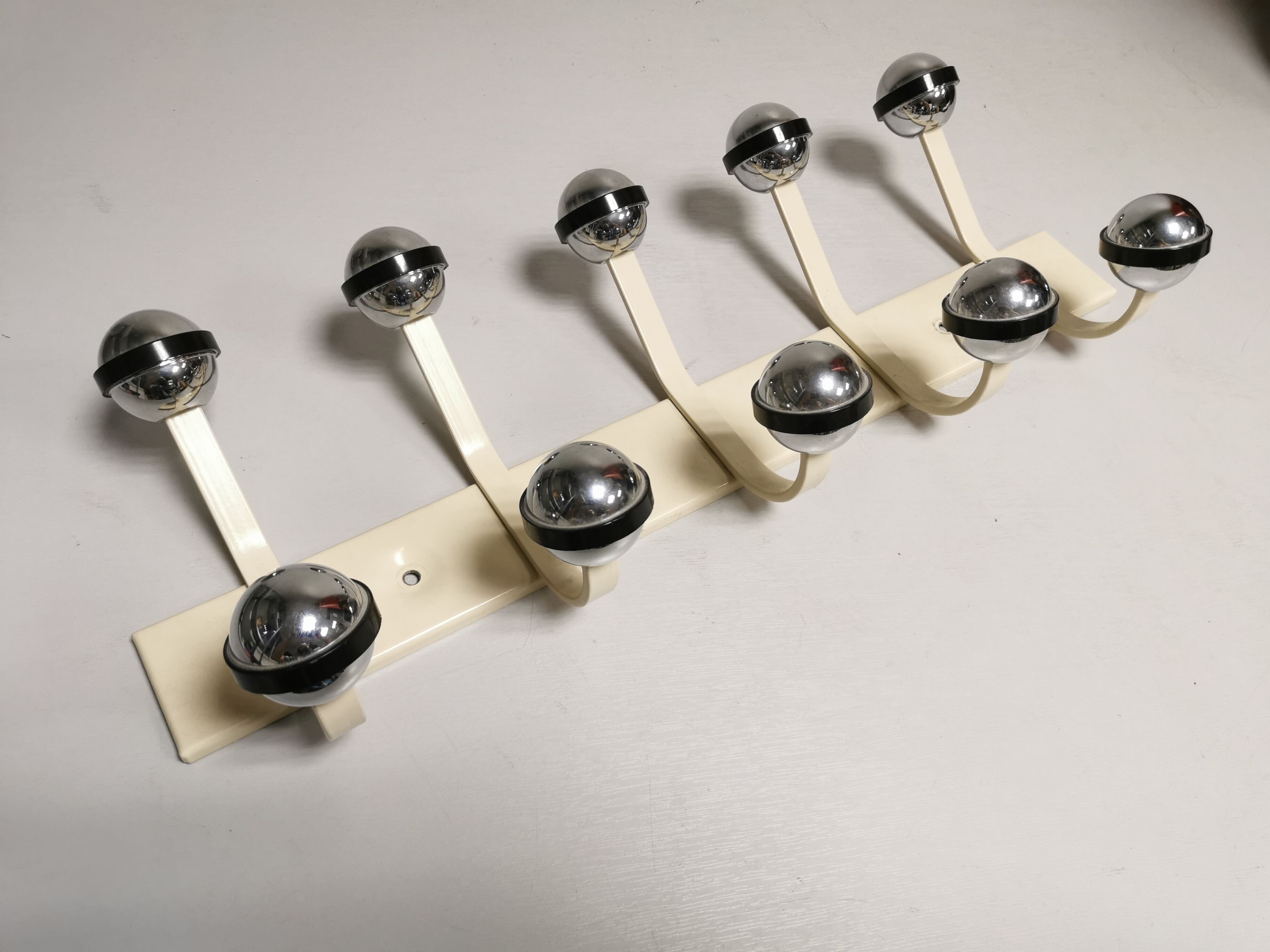 POrte Coats, design of the 70s. ball hooks