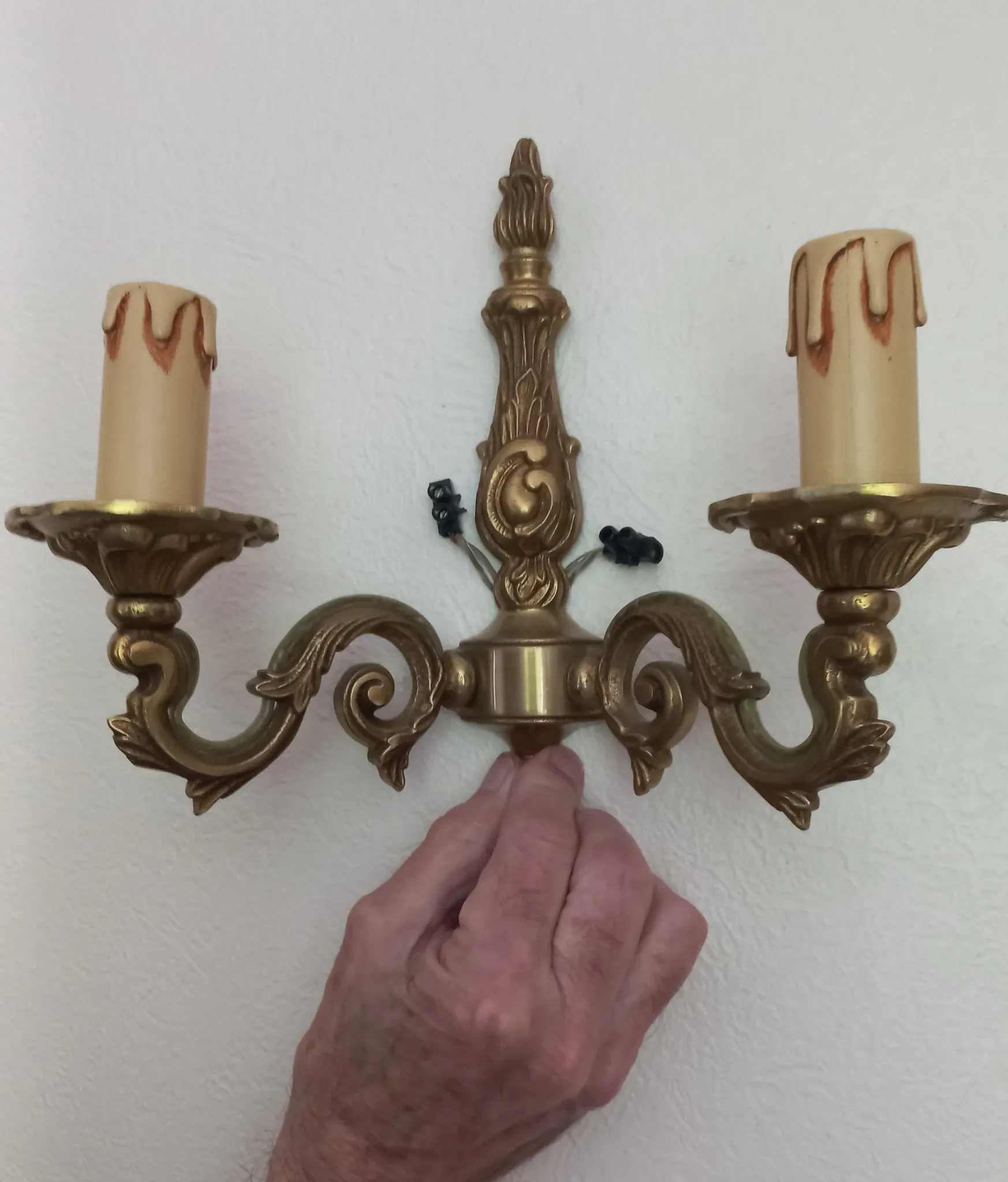 Set of two wall sconces
