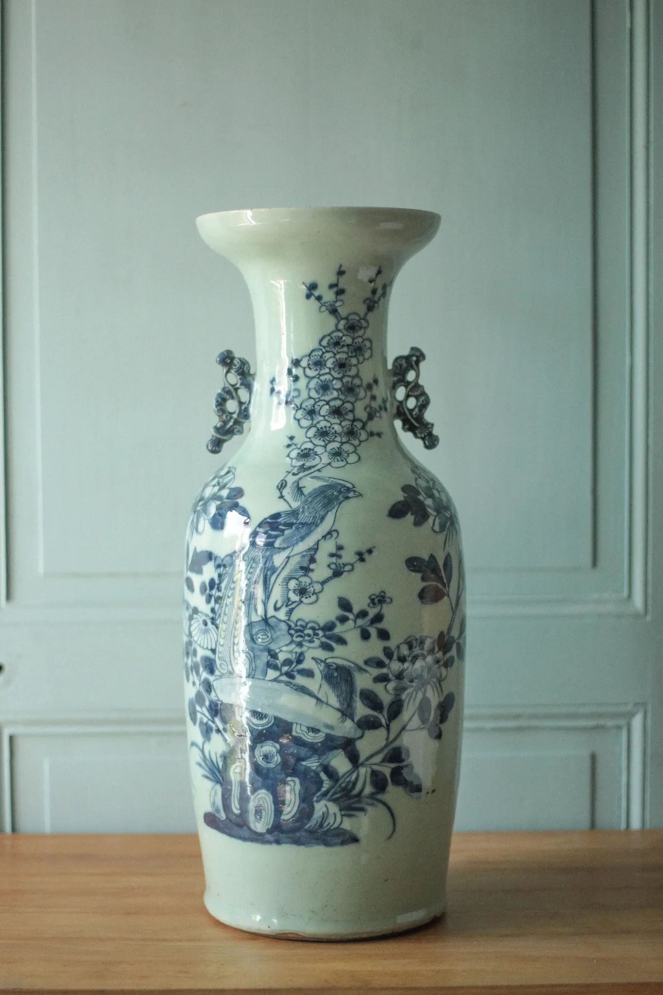 Large Chinese baluster vase in porcelain with bird and flower decoration.