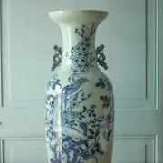 Large Chinese baluster vase in porcelain with bird and flower decoration.
