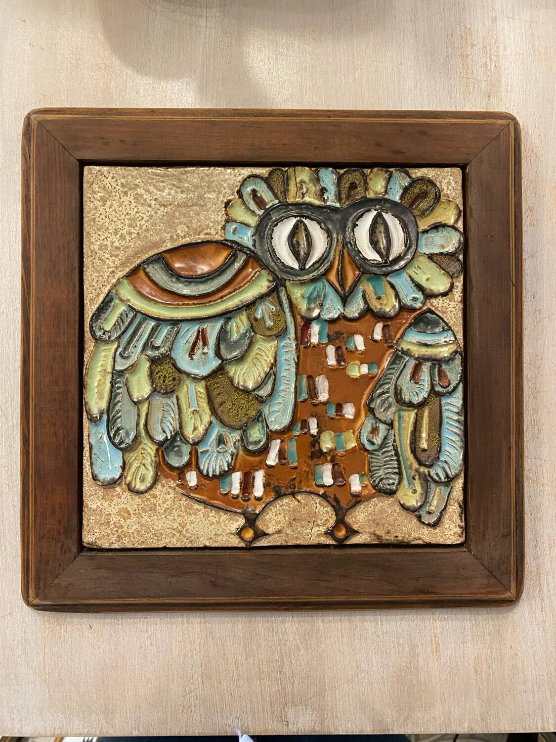 Ceramic and wood plaque frame