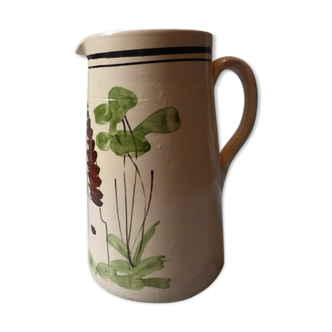 A pitcher in earthenware with a country décor