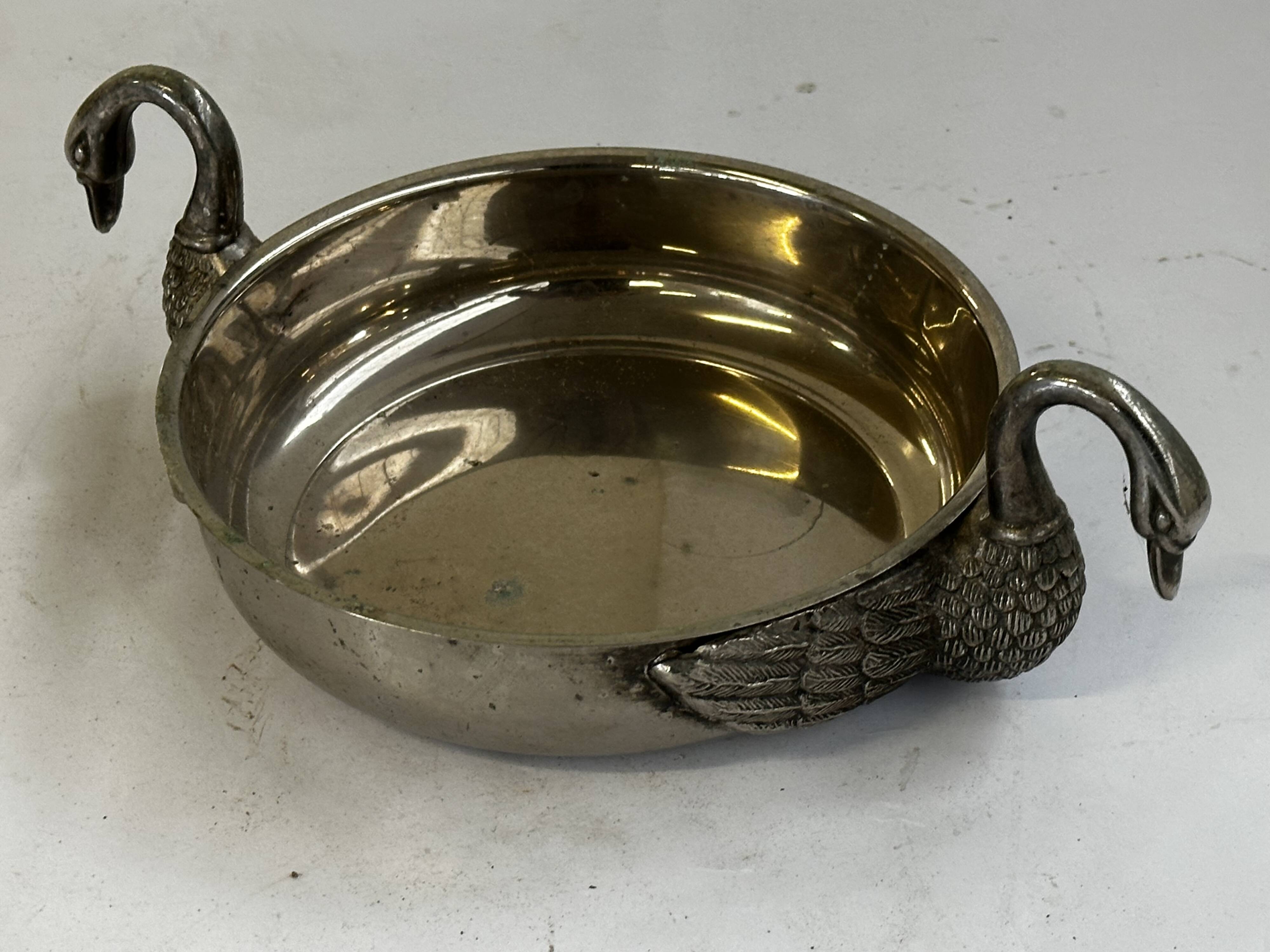 Art Deco silver-plated metal pocket emptier with swan decor